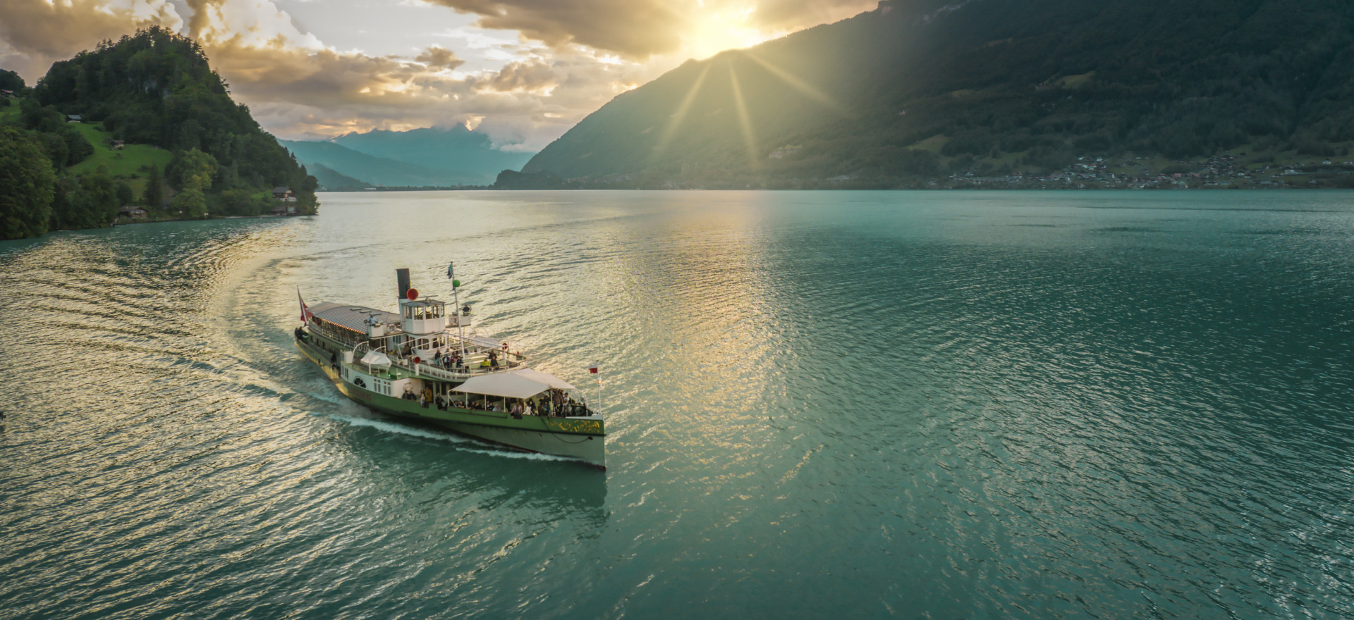 DS Lötschberg auf Brienzersee bei schöner Abendstimmung