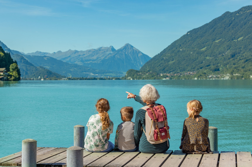 Familie am Steg Iseltwald